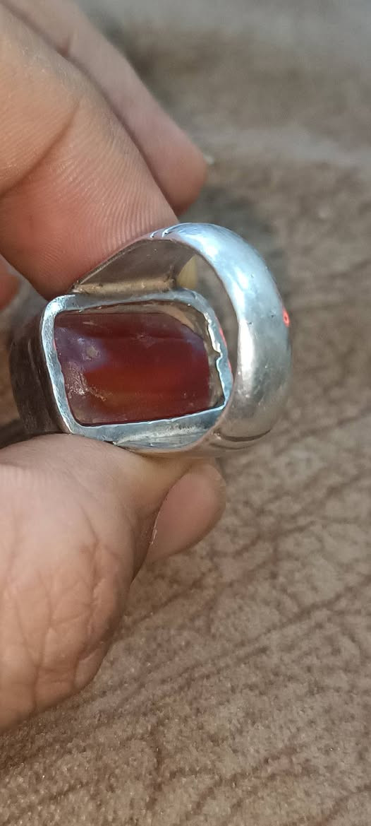 ياالله السلام عليكم متاح خاتم عقيق يماني قديم وصياغه قديمه وين عشاق القديم اليماني ملاكط مثقوبه الحجره مكاني السماوة ***********

