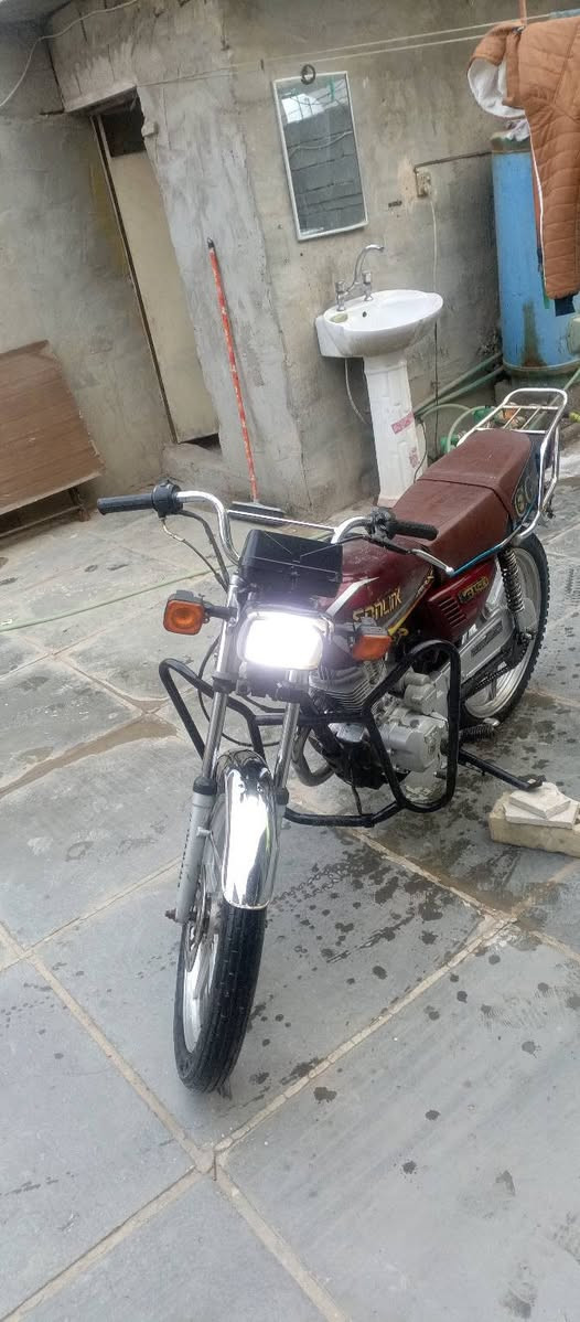 سلام عليكم شونكم شباب دراجه يراني للبيع مديد 22 مكفوله مكينه وسلف وهندر ولا تنقيص ولا تبخير المكان بغداد الحسينية المعامل الشراي يتصل ***********
