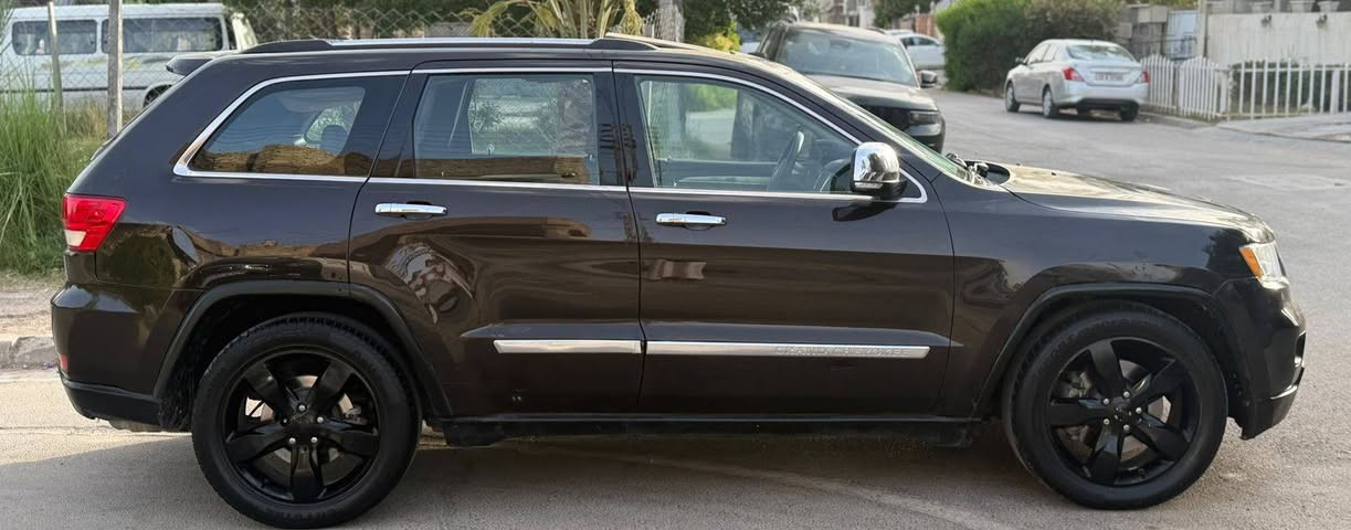 جيب كراند شيروكي أوفرلاند Jeep Grand Cherokee Overland. 
موديل 2011 محرك هيمي 5700 رقم بغداد بأسمي هزه وسنويه ورقم كلها جديده
سياره مبرمجها عالبانزين العادي
فول مواصفات
بصمة تشغيل بصمة ابواب صندوك كهرباء فتحة سقف سلايت كشنات جلد قرميدي اني مغلفها اسود كشنات وكهرباء وخزن كرسي وبجم زنون تبريد بالكشنات ستيرن هيتر تحكمات ستيرن وضعيات قياده شاشه كاميرا والخ
سياره بيها قطع صبغ ابيعلك حزام بدون ضربات  بدون شاصي بدون دواخل مطخطخه ومصبوغه اقل الحزام  ...السياره بدون اي دواخل
وصور حادث امريكا بالمنشور

محرك مكفول ادامه كامله وكير مكفول صدر امامي خلفي جديد سياره نظيفه شلعتها ترايها يخبل

 سعر 133 ورقه 

 
العنده مراوس خلي يدزلي ع خاص او واتس اب 

بغداد الكرخ العامريه
للاستسفار اتصل او واتس اب
***********
