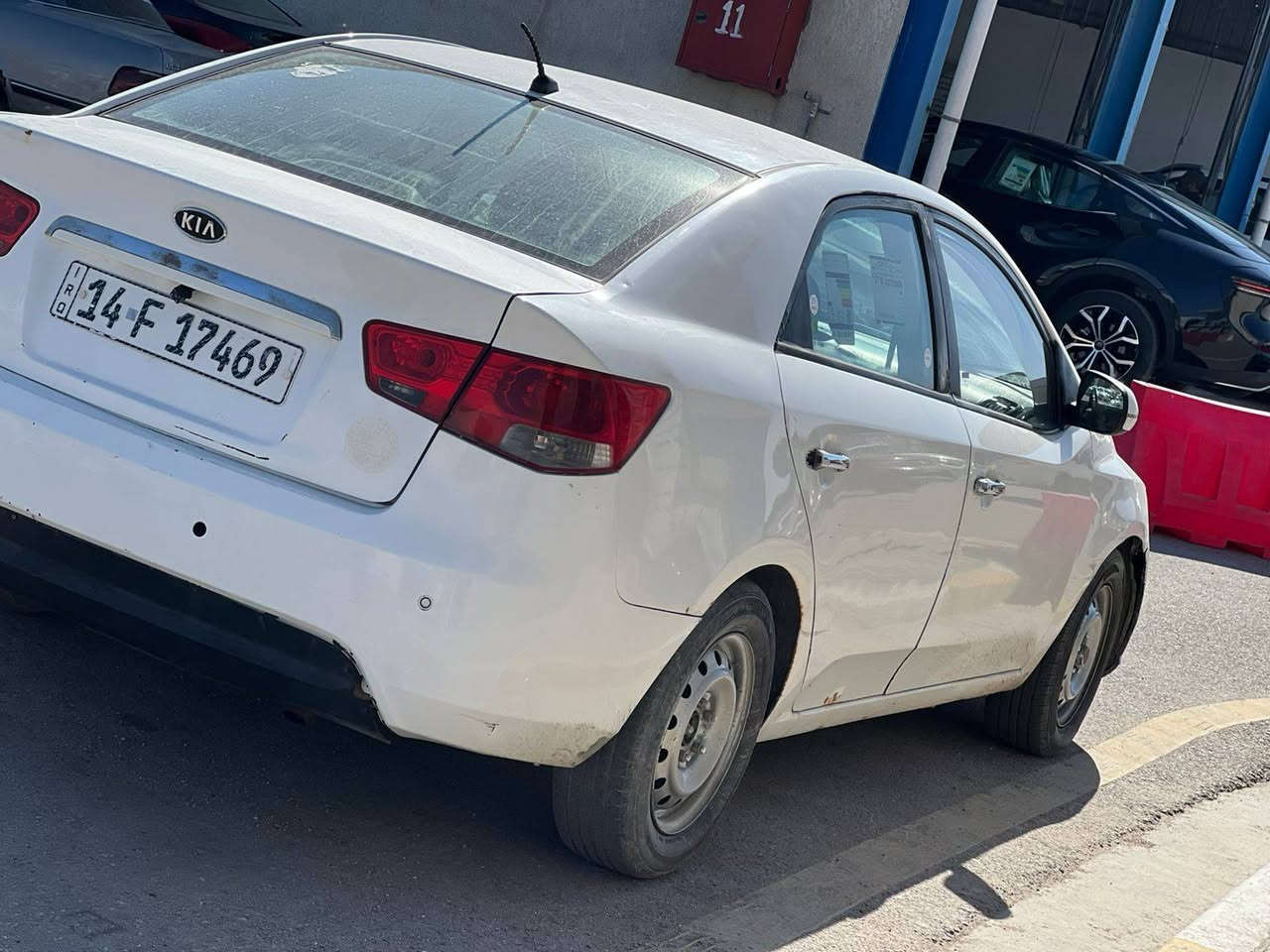 السلام عليكم سيراتو خليجي مديل 12 فول مواصفات فتحه وبصمه وتحكم ستيرن وشفتات جاهزه من كل النواحي مكينه كير تبريد كله جاهزه  ربع ما تصرف عليه بيه دحجه بالمدكر الخلفي راجع بارد وباقي على وضعه بيه صبغ كم قطعه ابيع صبغ حزام مكفوله من الضربه القويه راعيه موجود تحويل ثاني يوم مكاني بصره ابو الخصيب 
*********** ابو الخصيب, البصرة
