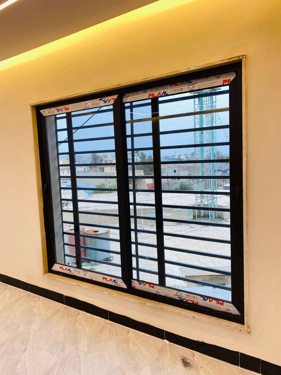 تم الإنجاز دار في حي السكر
شبابيك سلايت المنيوم ٤ خط تركي المنشأ
وشبابيك PVC اسود تركي المنشأ
وابواب PVC تركي
***********
***********
