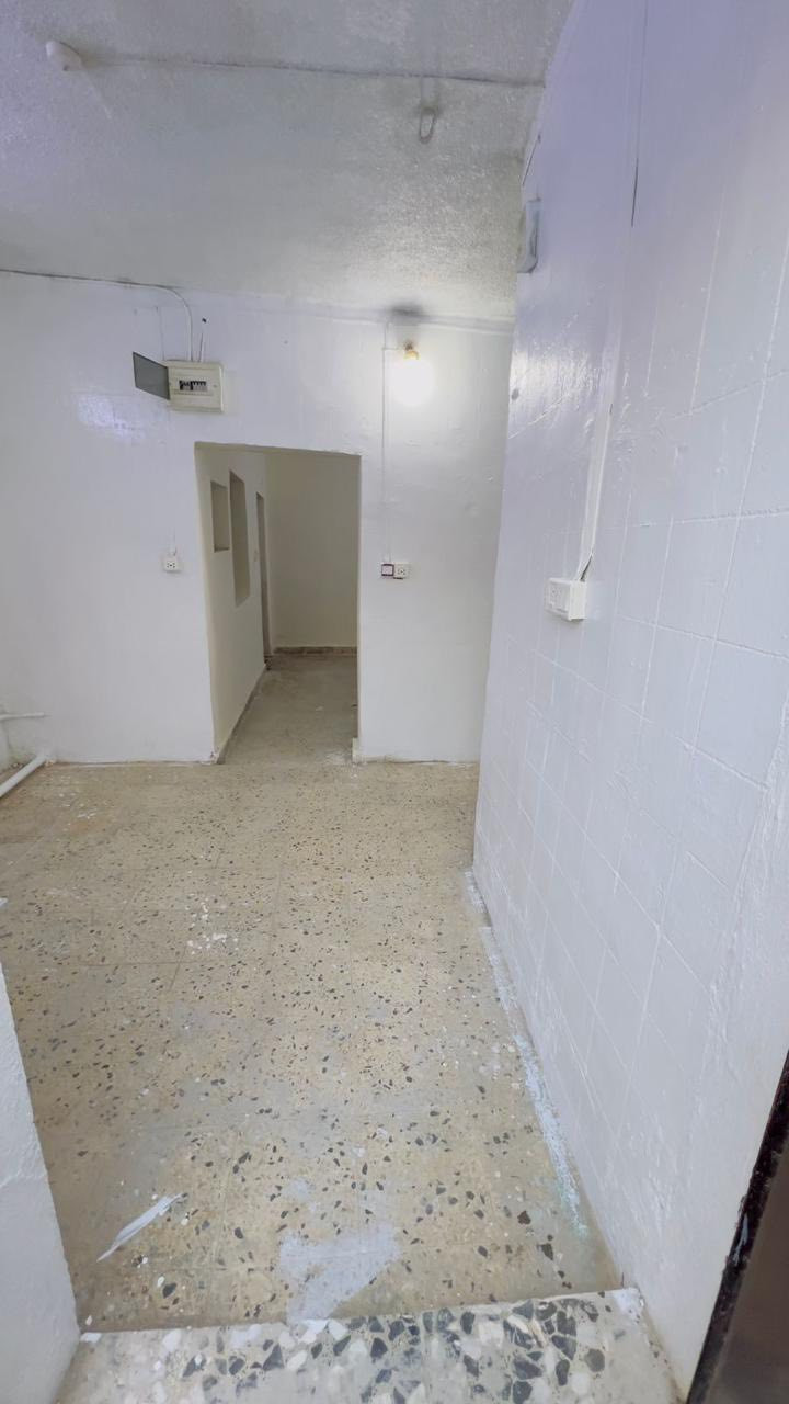 للبيـــــــع
بيت /المساحه 70 متر واقع حال 74 
ملك صرف(طابو) 
طابقين معزوله / كل طابق يحتوي على غرفه وهول ومطبخ وحمام 
الطابق الارضي مع منور 
المنطقه/ الكريعات 
للاستفسار : *********** واتساب
