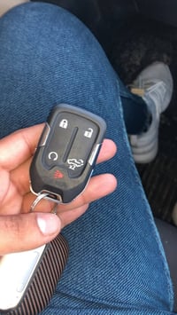 السلام عليك   بصمه سلفرادو اصليه مال سياره   للبيع الي تخدمه يتصل او و...