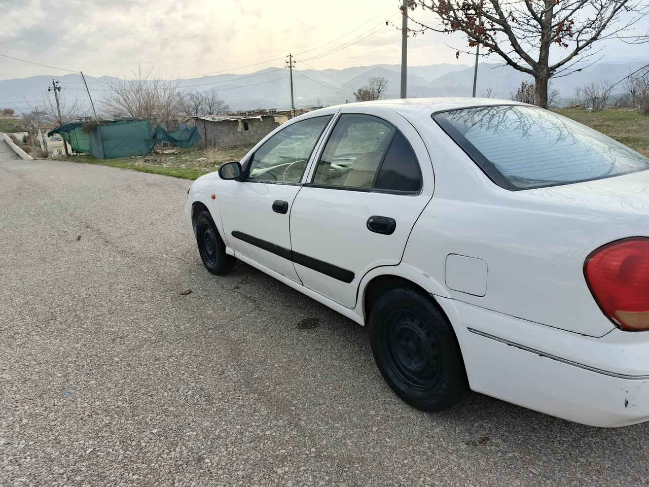 نيسان سه نى براوه دووبه ى موديل 2008 گير عادى مكينه 1.6 هه موو كيانى به شرت سحرى 38.   ***********.  ***********
