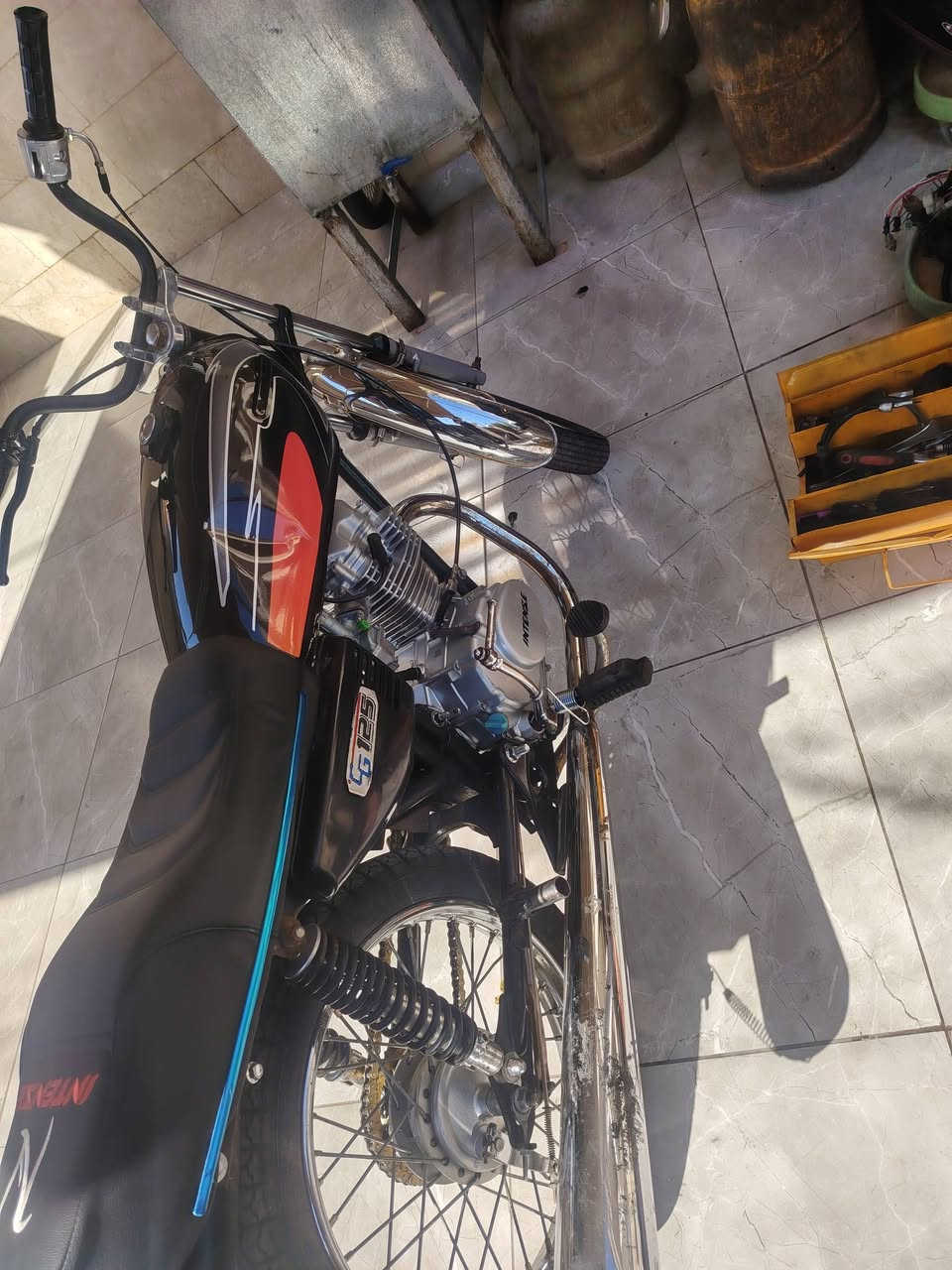 سلام عليكم اخوان درجه انتنس البيع محرك خرس بس ولفات مبدل الدرجه  الدرجه لاصرف وللا بخار شلعه معدل الدرجه السعره 450 او بيه مجال قفله 425 الرقم 0770 1366867
