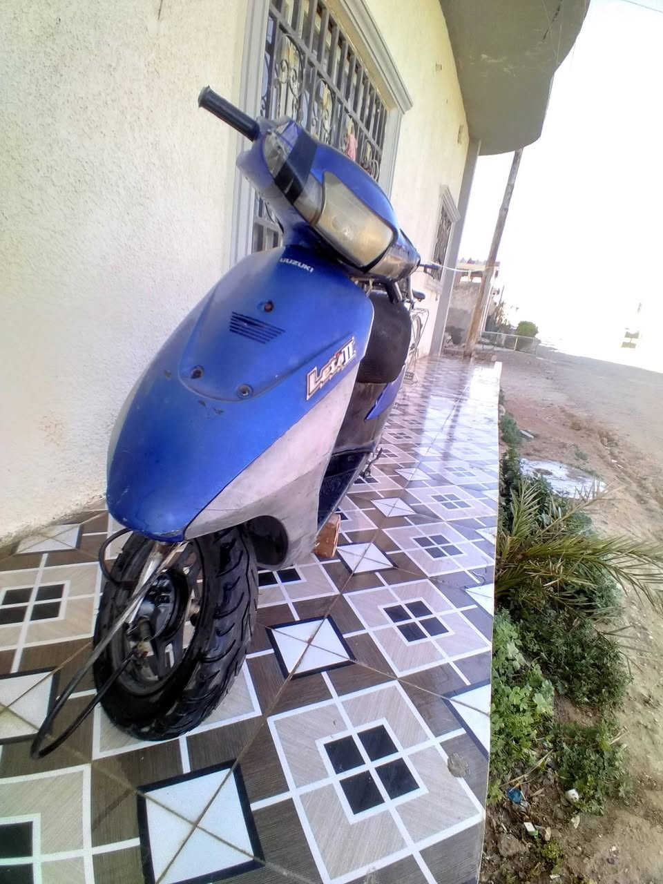 السلام عليكم للبيع سازوكي لون ازرق محرك مجفت جديد كهربائيات كله شغاله هندر واحد شغال اشاير لايتات يعوزه زوج تايرات فقط. 135بي مجال قليلل
المكان/تكريت الديوم


**إذا كنت صاحب هذا الإعلان وتريد حذفه لأي سبب، رجاءا أرسل رسالة إلى الدعم الفني**