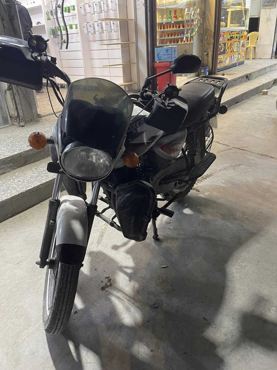 بوكسر كلاسك موديل 21 شهر 12 تجفيت جديد ماشية 17 دراجة نظيفة رقم وسنوية ديالى راعيها موجود بديالى مكاني بغداد  الدراجة مجاي اشتغل بيها مامغسولة سعرها 1750 وبيها مجال قليل  ***********
