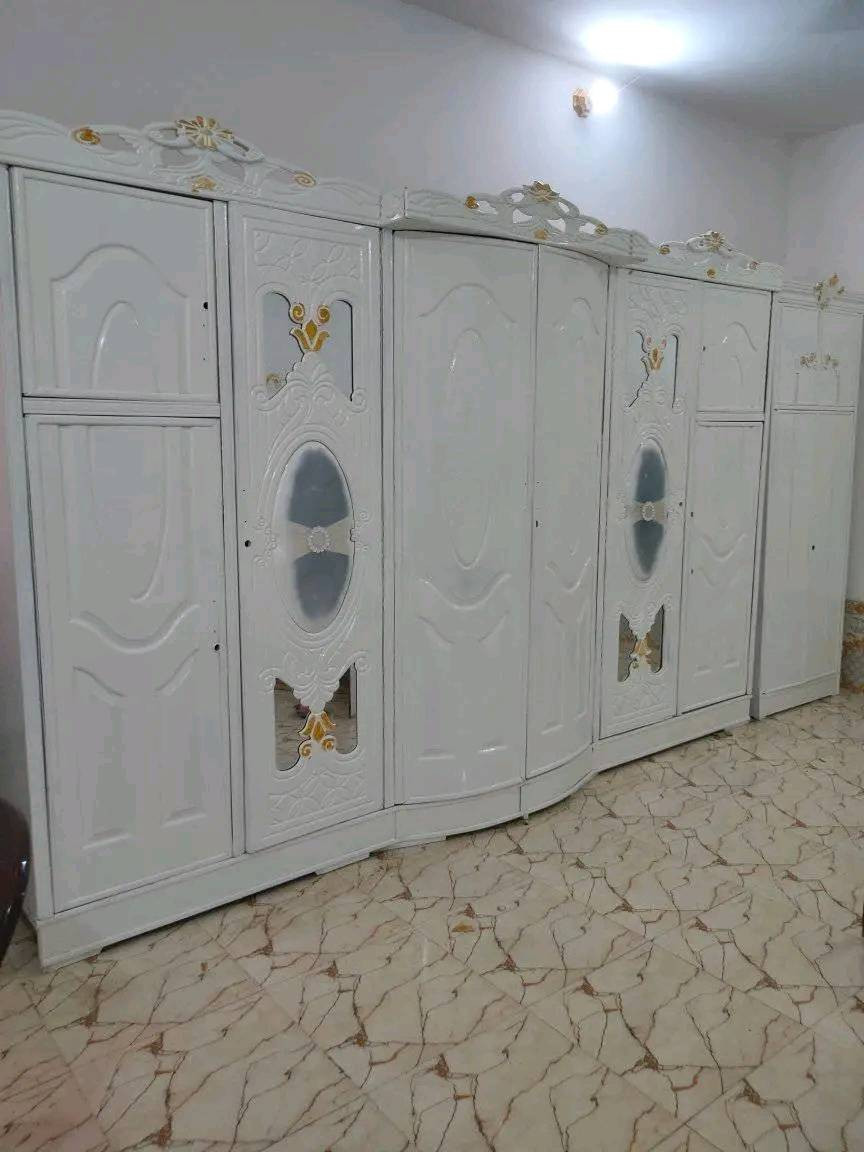 السلام عليكم انه صباغ واشد غرف واصلح غرف بيبان واهذ شغلي واهذ رقمي *********** ابوحسن حت اذغرفه مصبوغ صاج نصبغ ابيض حراري وعدنه سيارة تنقل الغراض من بيت البيت وشد غراف وفتح انه خادم
