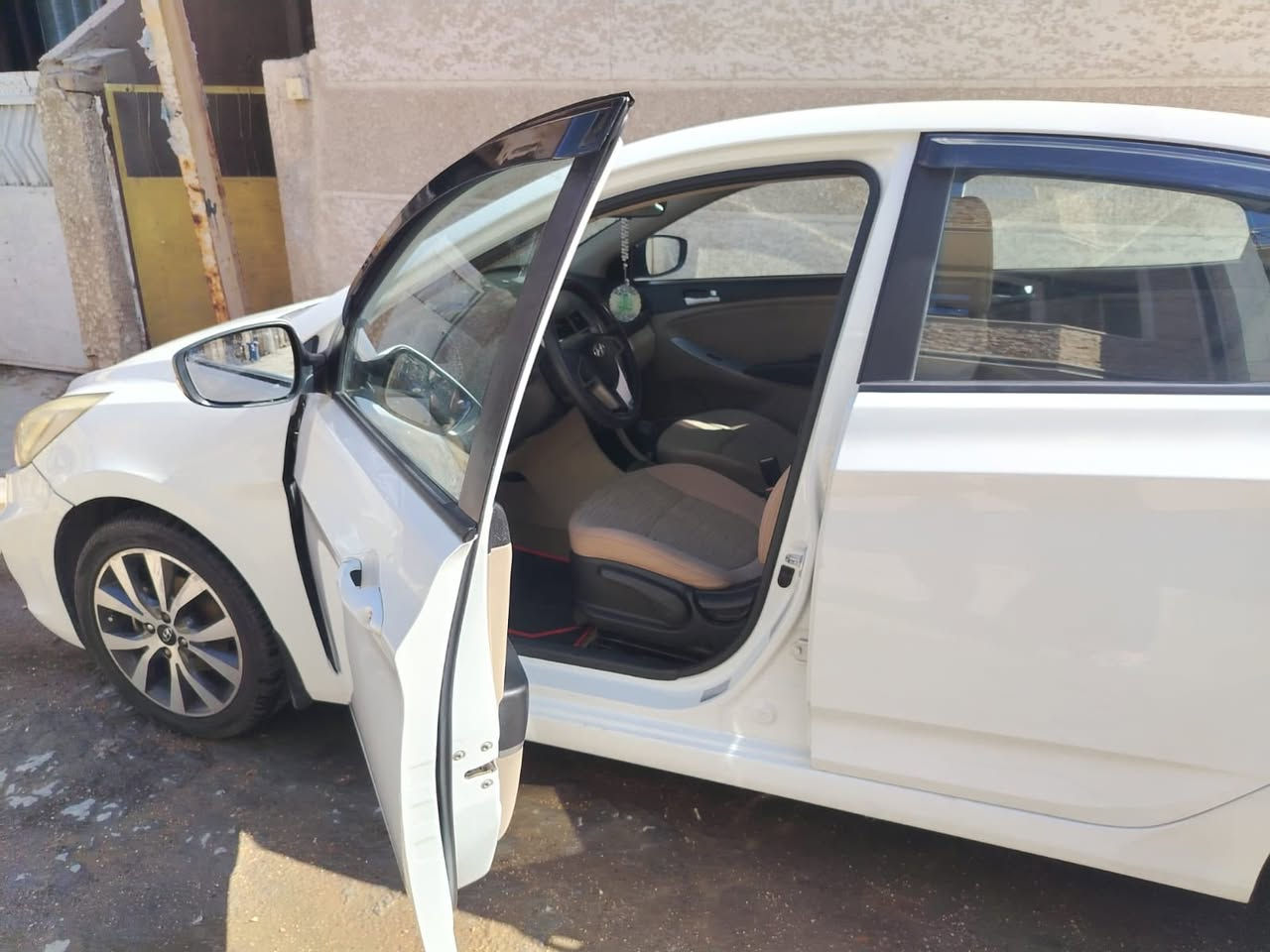 السلام عليكم
اكسنت خليجي 2016
محرك 1600
رقم بغداد الانكليزي الجديد

اشاير بالمري
تحكمات ستيرن

السونار مرفق مع الصور

 السعر 
93بيها مجال كلش بسيط


**إذا كنت صاحب هذا الإعلان وتريد حذفه لأي سبب، رجاءا أرسل رسالة إلى الدعم الفني**