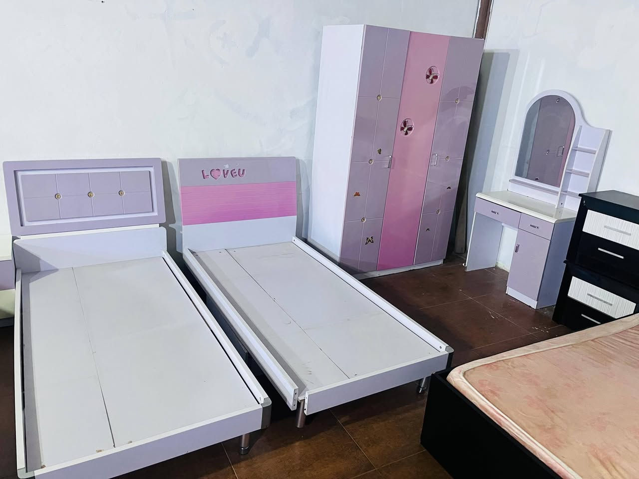 معرض الناي))
أثاث منزلي مستخدم حسب
ماموضح في الصوره
للإستفسار الاتصال على الرقم *********** واتس
او مراسلة البريد الإلكتروني
عنوان سروري قرب ماركة (هه رزان بازارى نوا)
ملاحظه بيع وشراء وتبديل
يوجد توصيل
