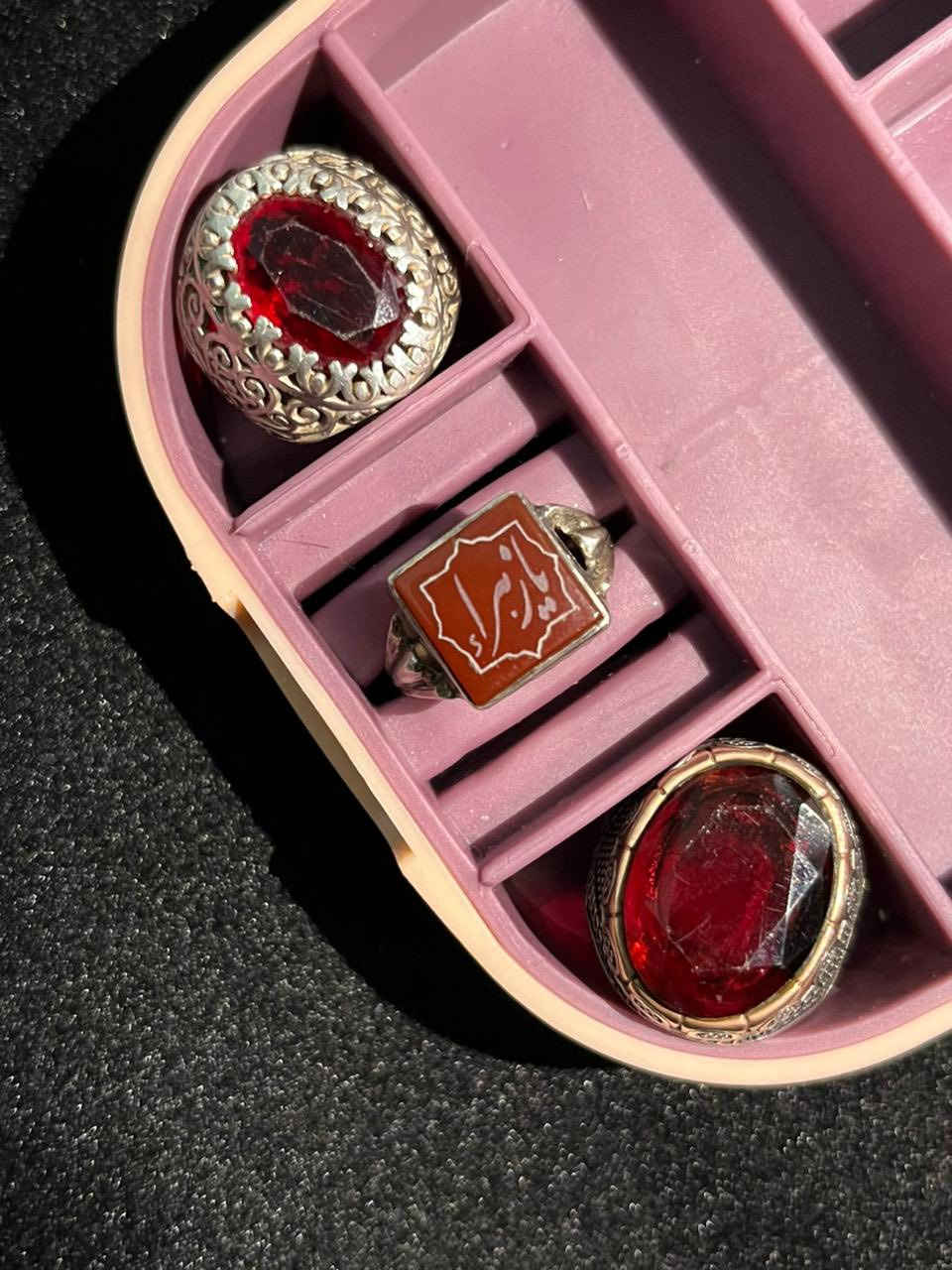 سلام عليكم اخوتي محابس فضة البيع ثنين ياقوتات واحد در نجفي والثانيات ماعرفهن السعر 250كلهن متواجد فيس وتساب ***********وشرط الياقوتات صاحيت متواجد توصيل جميع محافظات العراق
