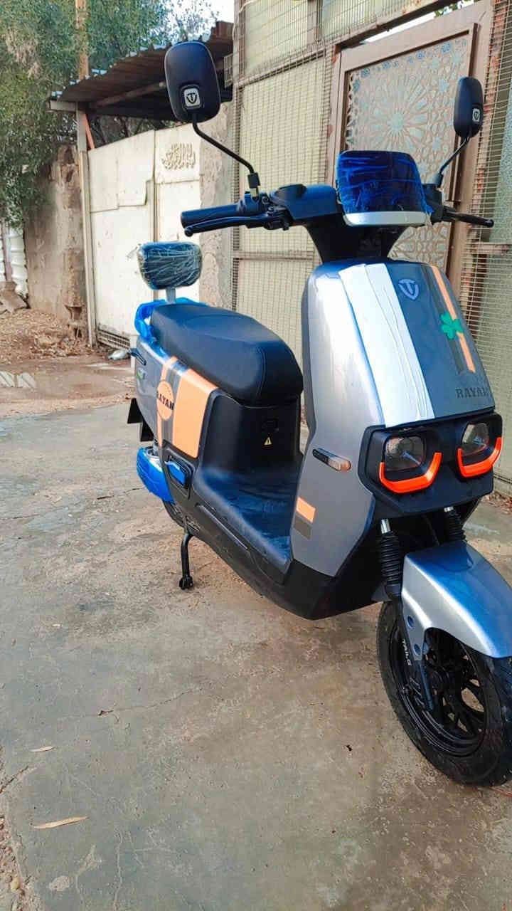 سلام عليكم دراجه شحن ريان ام عيون دراجه كفاله فقط الجاملغ الامامي طاك ماشيه 50 كيلو يعني زيرو دراجه خير من الله السرعه الفعليه 80 وبل شحنه الواحده 80 كيلو تمشيك مكاني بغداد البياع رساله ثالثه سعره 850 وبيه مجال اتصال على الرقم  *********** كامله مواصفات
