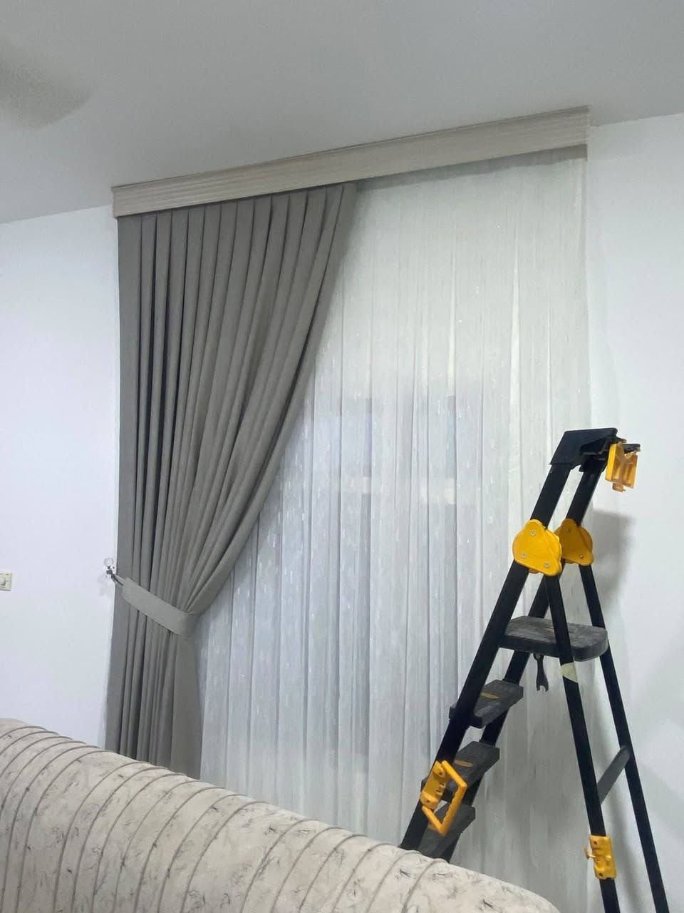 ظل للستائر 
أحدث التصاميم الستائر العنوان قريه الغدير الأولى قرب البازار للاستفسار ***********
