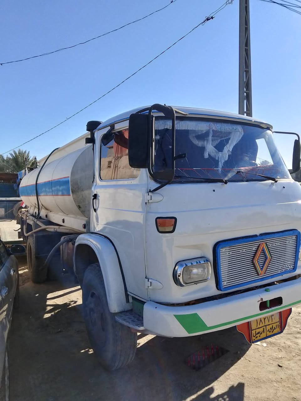 السلام عليكم للبيع ثنين لواري رقام وسنويه وتحويل مكفولات بسعر مناسب للاتصال على الرقم ***********
