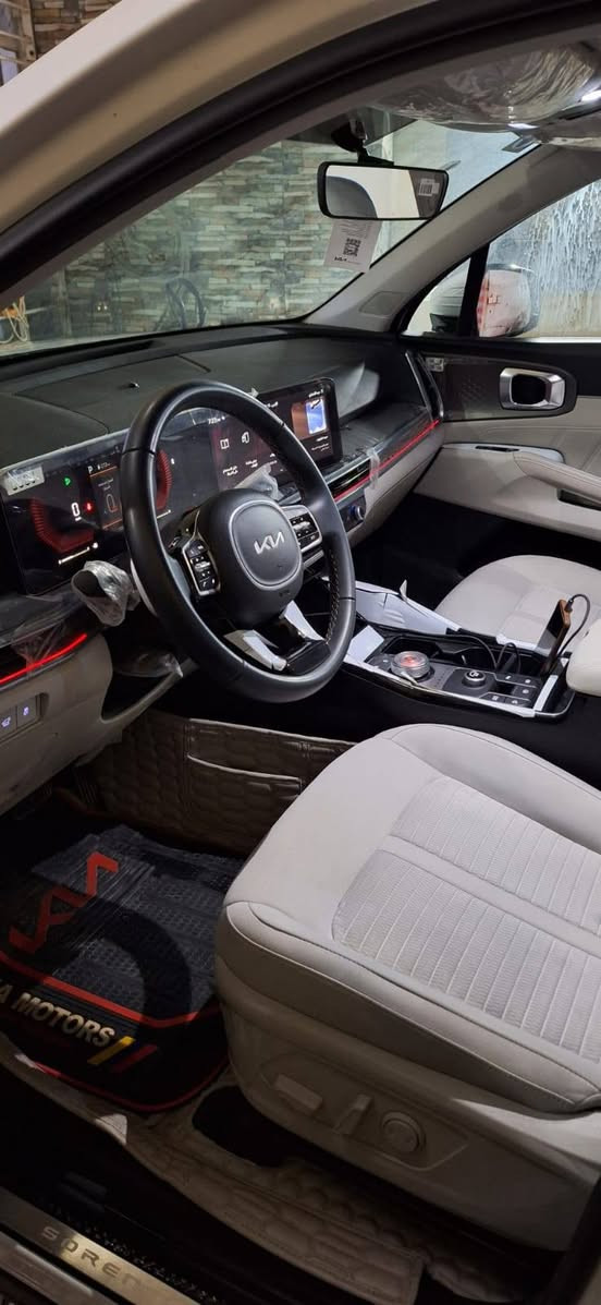 السلام عليكم كيا سورينتو موديل 25 ماشيه 11,000 سياره جديده ما عنده كلام مقفوله كفاله عامه اربعه سلندر سبعه راكب ثلاث قطع تبريد كشنات الاماميه كهرباء صندوق كهرباء بني راما كيرماوس هند بريك دقمه سعر 293بغدادرقم،***********
