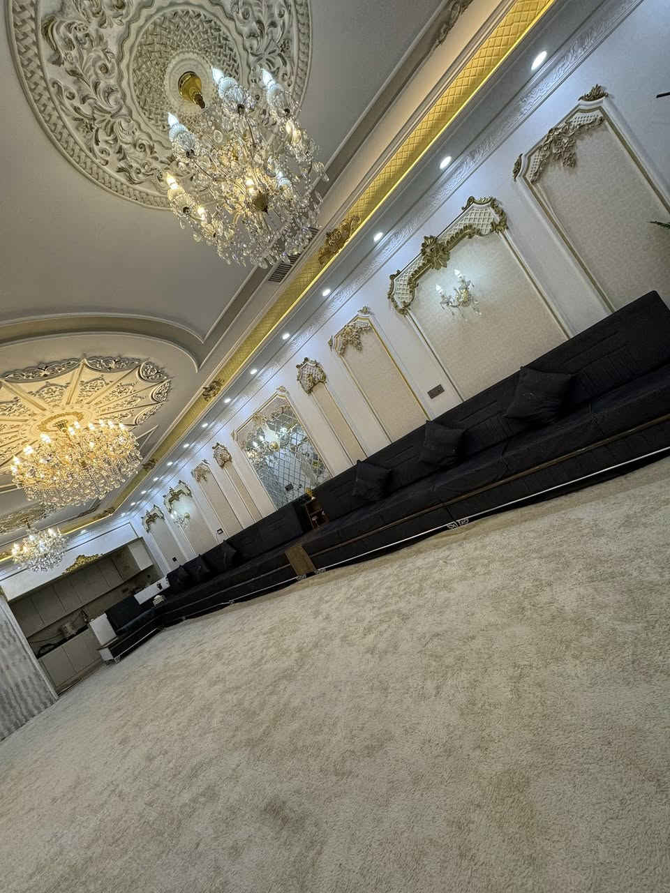 سلام عليكم للبيع ديوان
خشبي طوله 12.5متر
 كله خشب  mdf
 سعره 850 الف 
للاستفسار 
***********
