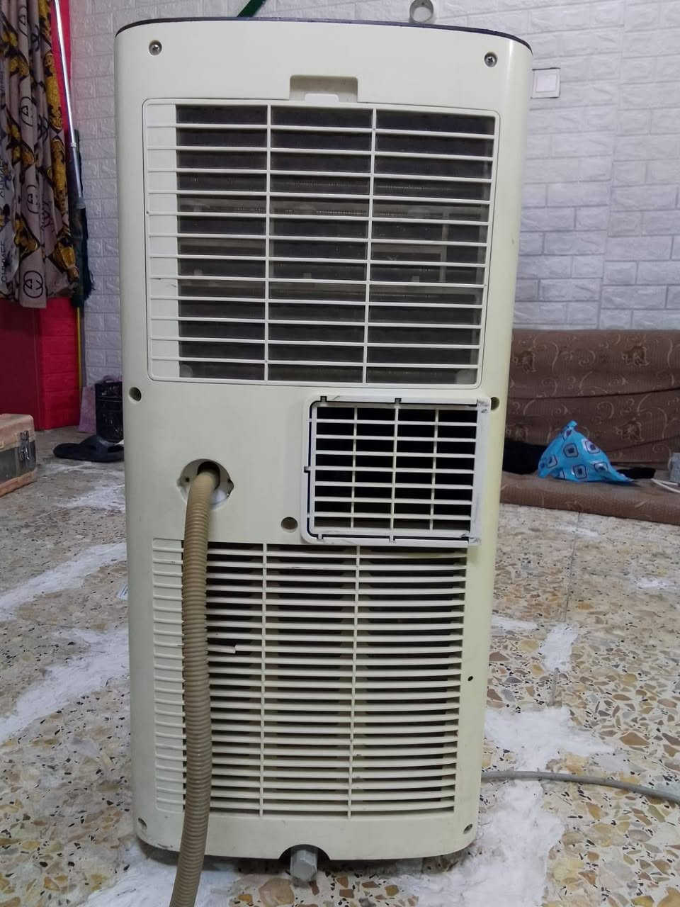 سبلت للبيع كونفي متنقل بارد ثلج شرط تفحص ياله تاخذهه السعر ٢٧٥ألف وبيهه مجال شرط على فحص ماداخله تصليح الموبايل ***********واتساب شراي يتصل

