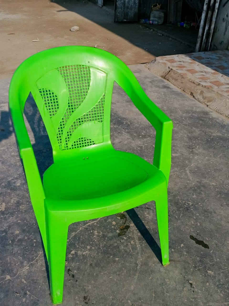 كرسي الشيخي للبيع نظافة نفس الي بالصورة 
العدد 150 السعر 6  وبيهن مجال بسيط 
العنوان ديالى خان بني سعد للاستفسار ***********
