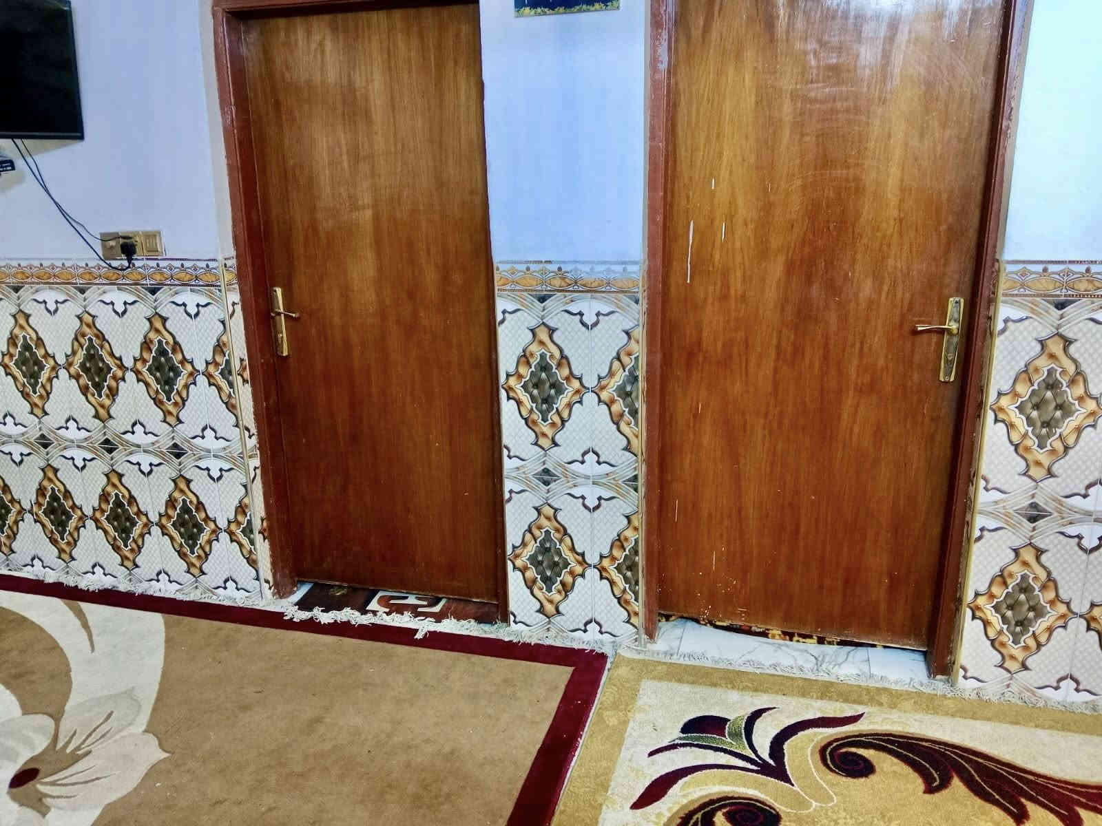 السلام عليكم
  دار للبيع
طابو زراعي سند 25 
العنوان / /بابل المدحتيه
شارع المعاره قرب سيد جواد العناوي
شارع سيد سهيل 
المساحة//650
خدمات كامله من ماء وكهرباء
السعر/130وبي مجال
تفاصيل البيت طابق واحد 
استقبال 
صاله 
محل 
غرف عدد(3)
مطبخ حار وبارد
منور خلفي وجانبي
مجمع صحيات داخليه وخارجيه
طارمه و حديقه 
السطح كامل اشتايكر 
للاستفسار
***********
