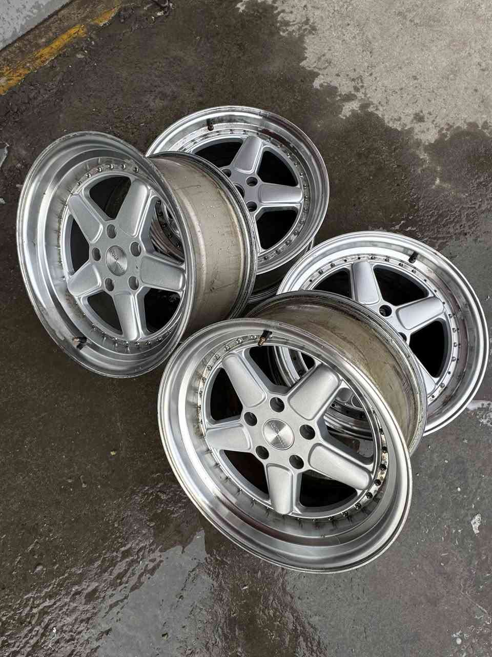 السلام عليكم
تخم ويل شنايزر دبدوب ابو النكيات حجم 17 توسايز خلفي شفه عريضه 

يرهم بي ام قديم - كابرس - امبالا 

بغداد يتوفر توصيل 
***********
***********
