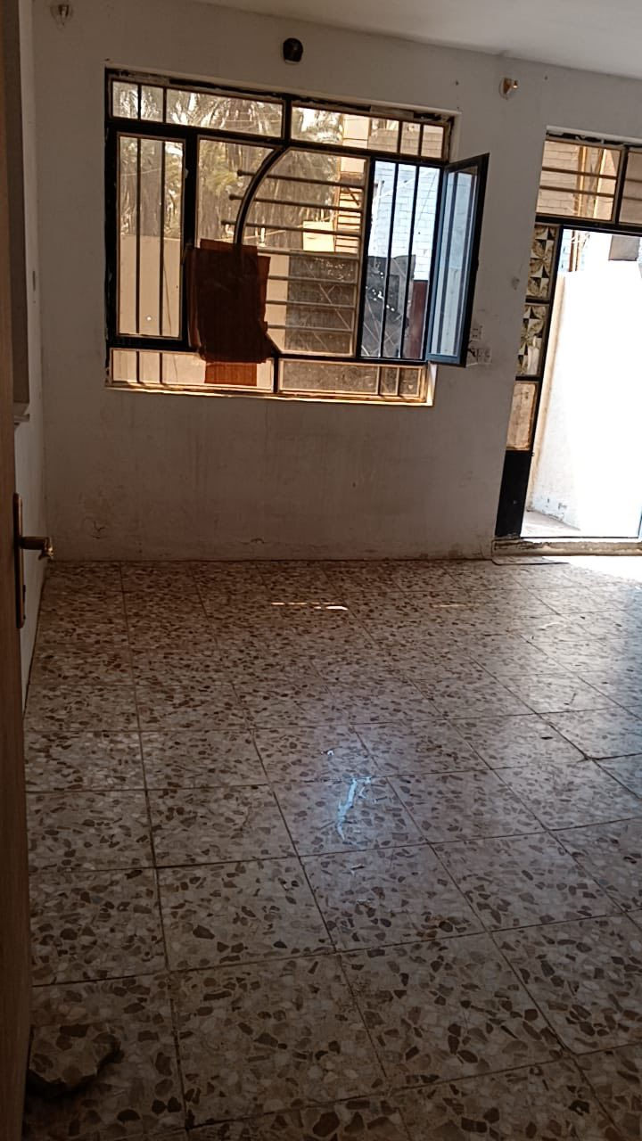 بيع مستعجل
بيت 100 متر ابو كفة ع تبليط

ملك سند25 طابقين

سعره 84 وبي مجال

***********
