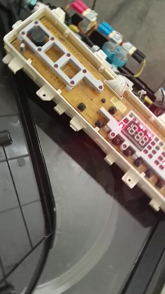 تم بعون الله تصليح كارت غسالة سامسونج ضربة صمام ماء 
التصليح موقعي نجيك الباب البيت للاتصال والاستفسار ***********
