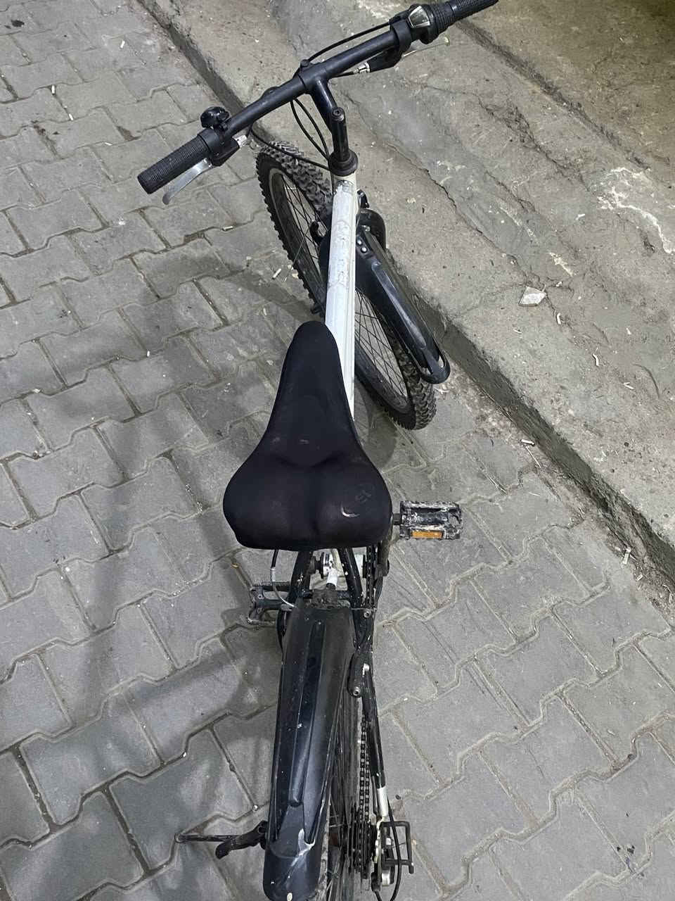 بايسكل باله نضيف ستخدام قليل
حجم 26السعر 100بغداد الكاظمية 
*********** واتساب
