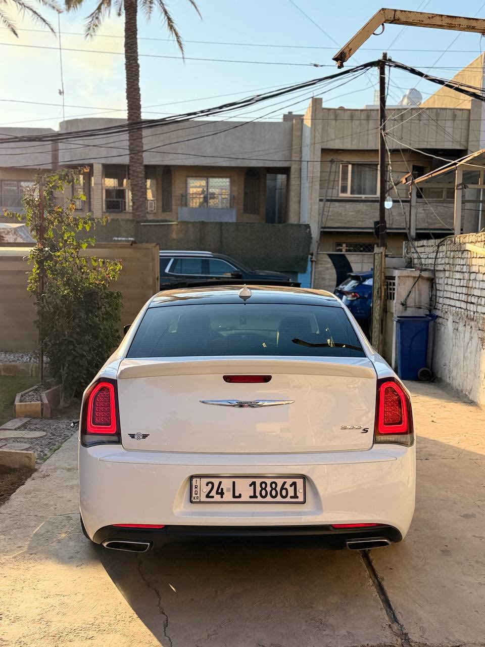 سلام عليكم
كرايسلر 300s 

موديل 2018 كندي كفاله كلين تايتل 

بانوراما بجم عريض 

ماشيه 60 الف 

اكفلك السياره من رصعه ول شخط ول نكراش 
و اكفلك الكير ول مكينه ول كهربائيات و كلشي بل سياره 
السياره 

و كلشي بل سياره بدلته قبل سبوع 
بدلت تخم تايرات 
بدلت بلكات و نوزلات و  مجاول ول بدلت دهن و بدلت مي الراديتر بل جهاز و تبدل الفيت بم و تبدل باتري السياره 
ول سياره مبرمجه سيفتي للمكينه ول حماوه يم الياس 
يعني ربع متصرف عليها 

مكاني بغداد الدوره 
سياره بسمي ثاني يوم احولك 

***********
