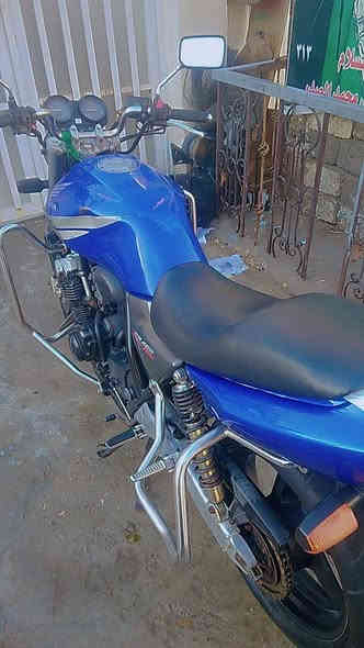 دراجة سي بي فور مكفولة كفالة عامة ودراجة اوراق كاملة وكمرك 
السعر 18 وبيها مجال للشراي المكان العمارة الماجدية الشراي يتصل 
***********
