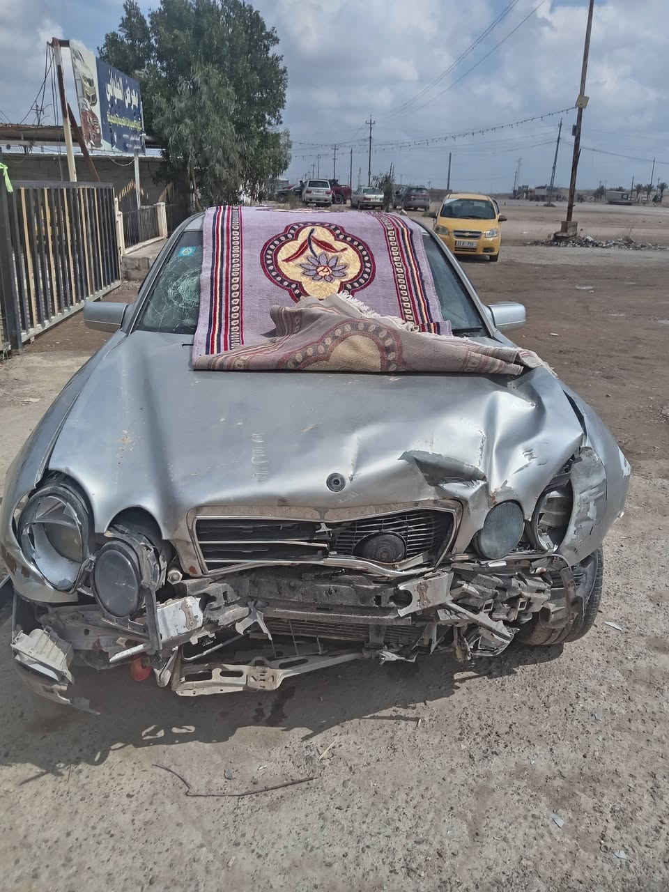 مارسيدس ام عيون هاي ضربته حالين تشتغل مابيهة شي كير محرك تبريد مكفولات حداديه وتخم تاير جدد سياره مابيه شي مايشتغل موقعها الانبار الرمادي بيع او مراوس ب بيئم والي اتوالم ويا تحويل مباشر ثاني يوم  ***********
