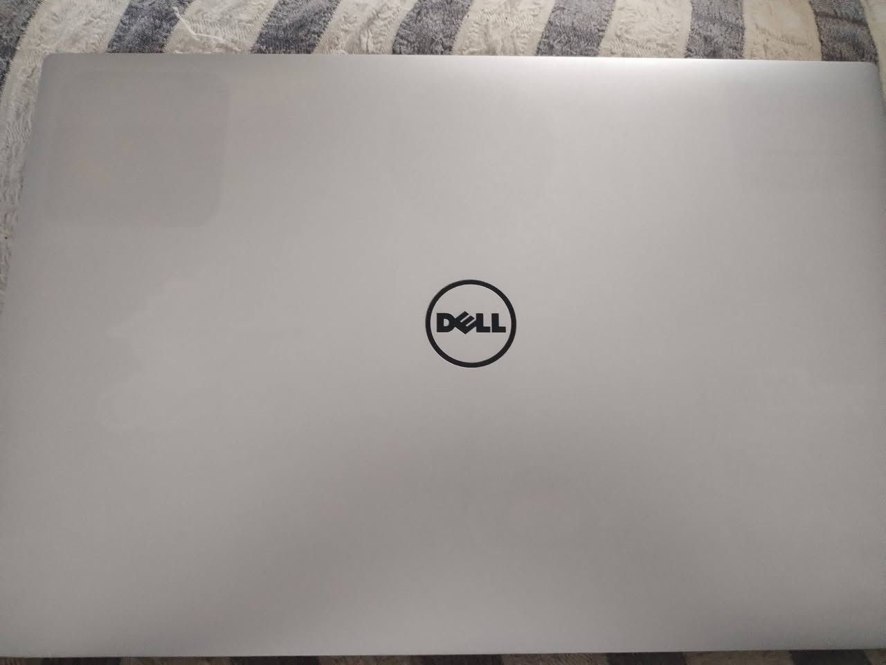 موديل الجهاز: Dell Precision 5510
المعالج (CPU):
​Intel(R) Core(TM) i7-6820HQ CPU @ 2.70GHz 2.71 GHz
​الذاكرة العشوائية (RAM):
​السعة: 8.00 GB (المتاح للاستخدام: 7.85 GB)
​السرعة: 2667 MHz
​كروت الشاشة (Graphics Cards):
​الكرت المنفصل: NVIDIA Quadro M1000M بذاكرة (2 GB)
​الكرت المدمج: Intel(R) HD Graphics 530 بذاكرة (128 MB)
​وحدة التخزين (Storage):
​المساحة الإجمالية: 500 GB
​نوع الهارد: SSD من نوع (SAMSUNG MZVLB512HAJQ-000H1)

حالت اللابتوب نظيفه جدا 95%
***********
السعر 400
