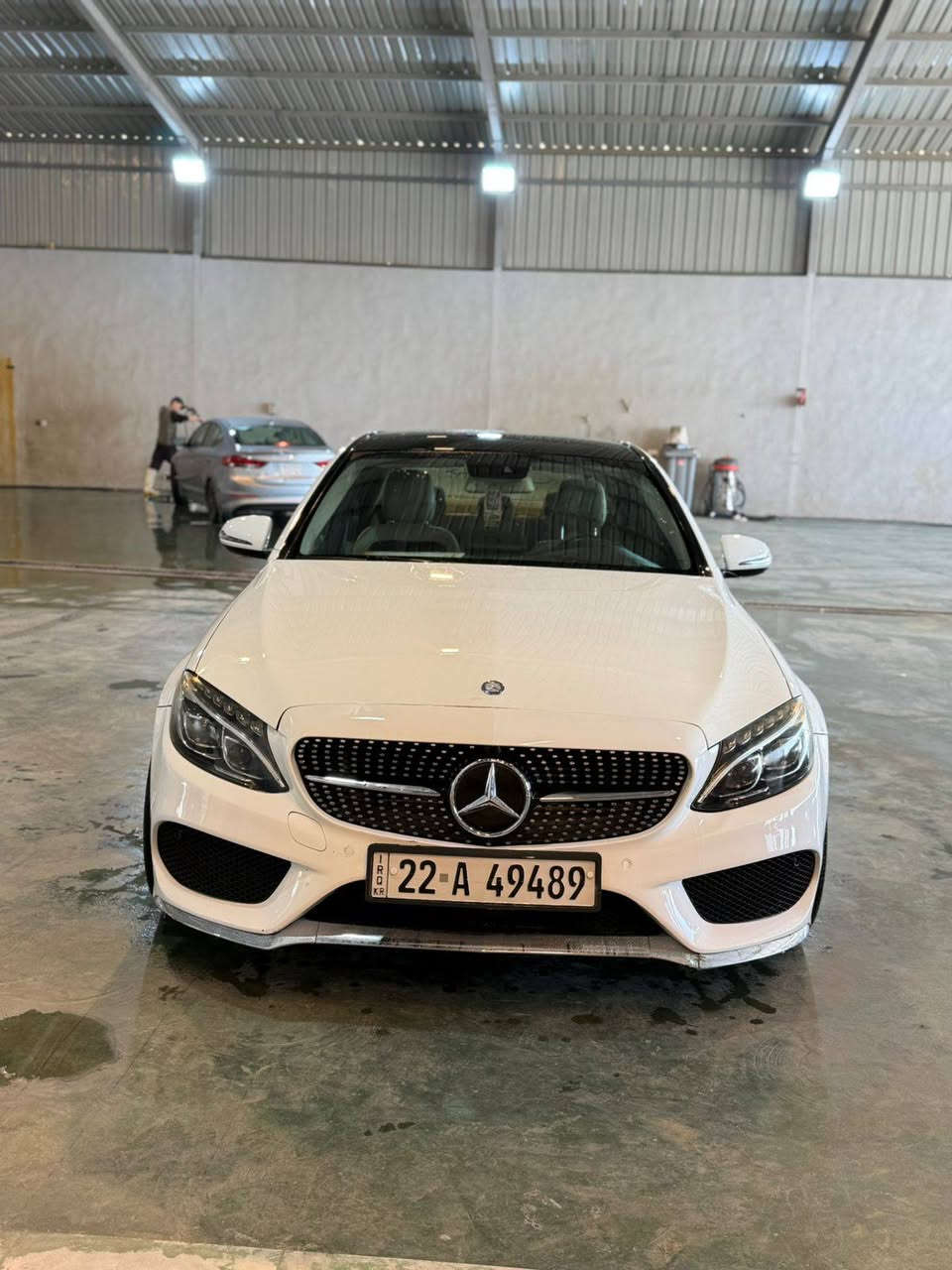 السلام وعليكم للبيع مارسدس
موديل 17 حادثه بنيد ودعاميه 
وارد امريكي سياره مستعجل على البيعه
للستفسار ***********
السعر 215 وبيه مجال حك الجيبه مكان السياره الدوره
