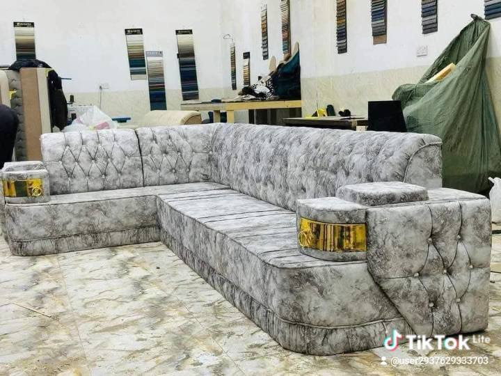 يوجد توصيل لجميع محافظات العراق 
***********
