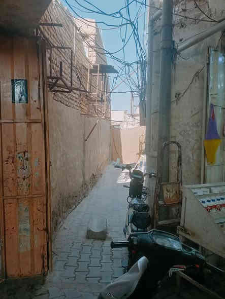 بيت للبيع في الرميثة/ الشرجي شارع النص / سوك ابو عزام للملابس /مساحة 165م / *ملاحظة البيت بي 3غرف غرفتين جوة وغرفة فوك متصلة مع السطح 
للتواصل والاستفسار في الخاص
او الاتصال على الرقم/ ***********
