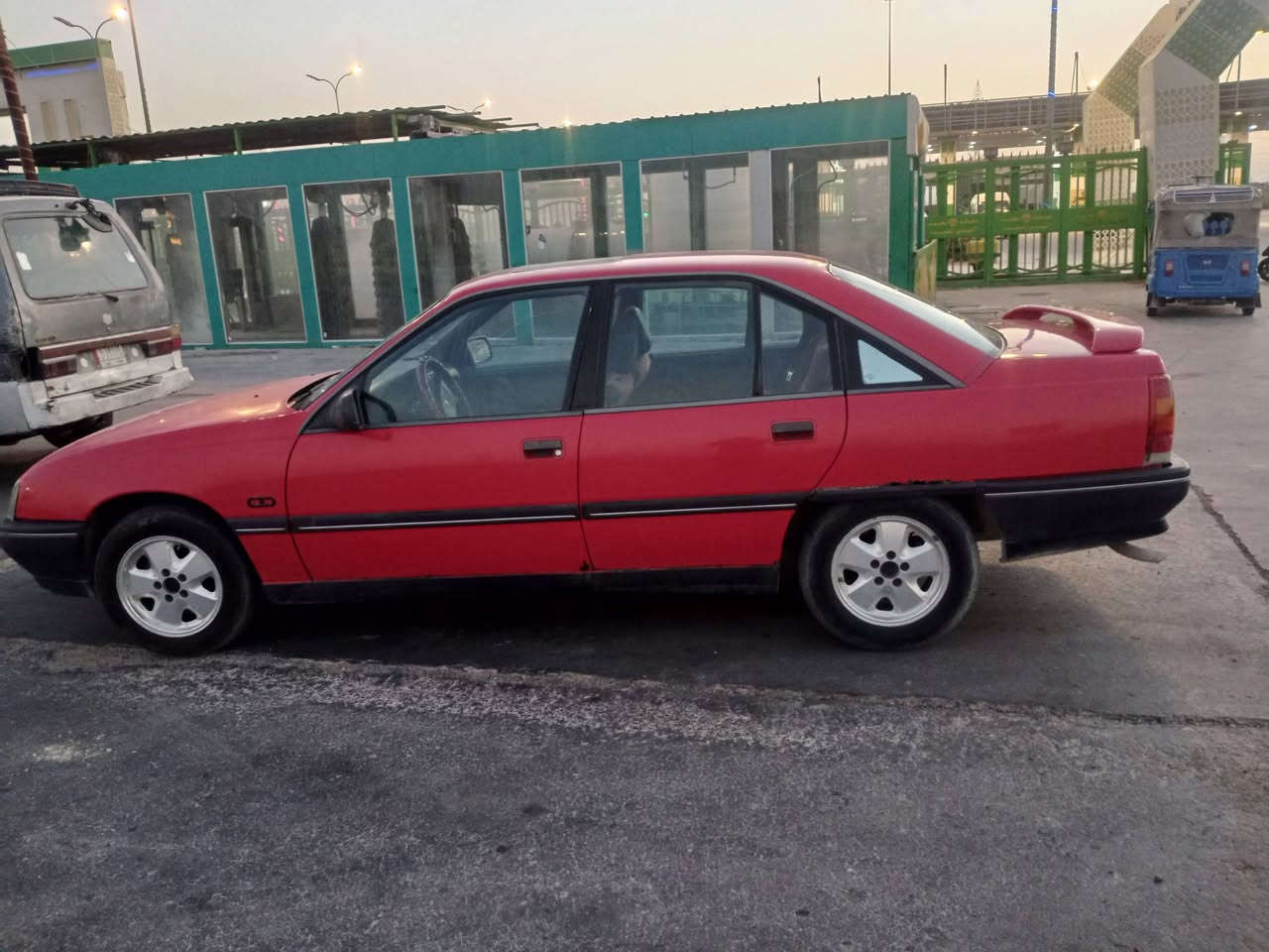 اوبل اوميكا 91 محرك2000 كير ومحرك مكفول ابلاديه لا 
ضربه لا صبغ رقم واسط جديد سنويه 29 باسمي 
سعر خاص *********** مكاني بغداد بسمايه
