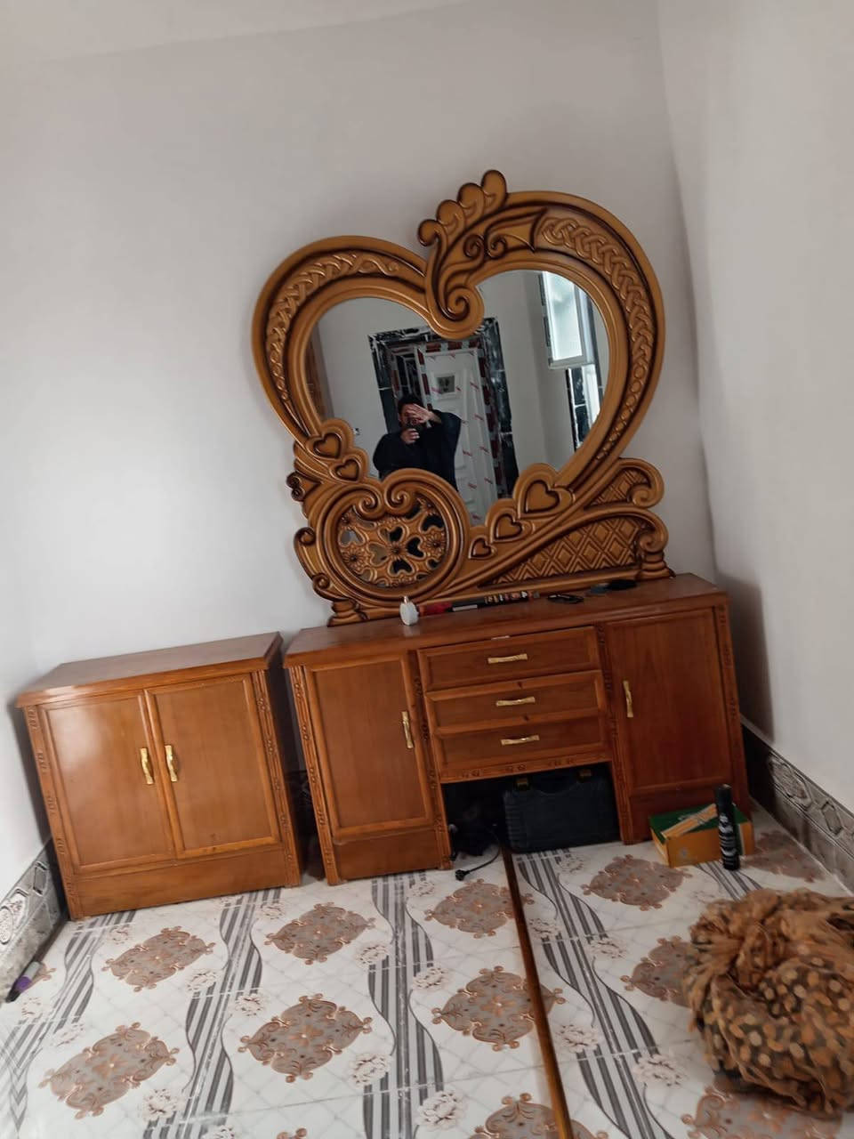 سلام عليكم خوان يوجد غرفه نوم للبيع سعر مليون 250الاستفسار على هاذ رقم ***********
