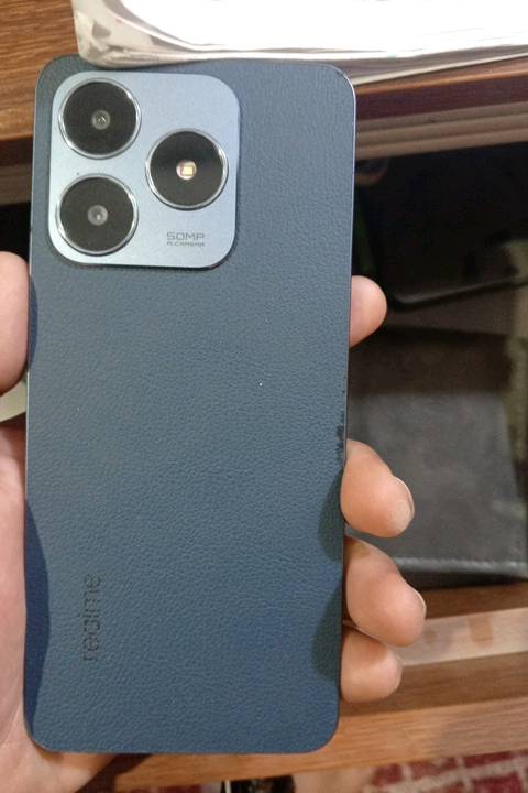 معروض للبيع موبايل ذكي بحالة جيدة جداً. يتميز بكاميرا ثلاثية بدقة 50 ميجابكسل. التصميم أنيق وعملي، ويعمل بكفاءة عالية.