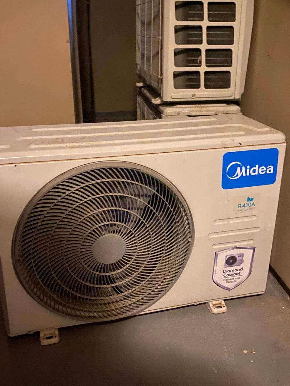 السلام عليكم كادر بسمايه 
يوجد شد فتح غرف نوم 
يوجد كادر سبالت تنظيف 
يوجد شد فتح سبالت 
تنظيف وتنظيم بالكون 
لدينا كادر متكامل نجيك وين ما انت سياره حمل موجود 
اتصل ودلل ***********عباس الفني اختصاص متمرس يوجد تصليح  وتساب مندوبه العمل 💪👷💪محمد ***********الاخوه المتضامنين
