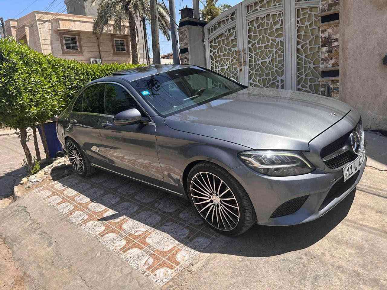السلام عليكم 
للبيع للمراوس حسب القناعه
مارسيدس C300
موديل 19
ماشيه 73 
فول مواصفات عدا الدبل ماوس
وارد امريكي شبه كلين تايتل
السياره جاهزه من كلشي
بدون اي نقوصات
رادار امامي 
رادار خلفي
رادار جانبي
داخل جلد 
شاشه وسطيه كبيره
فتحة سقف
محرك 2000 تيربو 
جدا اقتصاديه وجدا سريعه
السياره عائليه شبابيه بناتيه كلشي ترهم
مواصفات الC19 معروفه
السياره بيه ربع الجاملغ الايسر بدون ايرباك
وصور اميركا مع الصور 
مكان السياره بغداد ورقم بغداد 
هزه وفحص جديد تحويل مباشر 
السعر ب248$ ورقه
واي استفسار اني حاضر

***********

***********

( محمد الصعب ) بغداد, العراق
