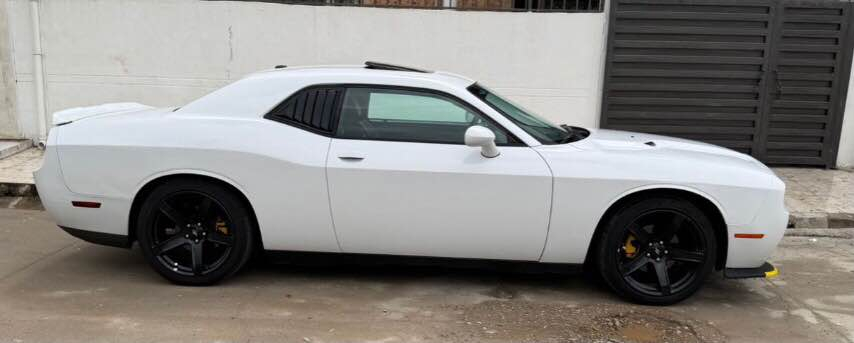 للبيع دوج جالنجر  موديل 2014 كيرمحرك ابشرط مامفتوح تبريد شغال السيارة بسمي واستخدام شخص مامتعوبه والسيارة فول مواصفات كشن جلد بصمه سلايت تحكمات لايت زينون كامره شاشه كبيره حساسات  سنويه ورقم وهزه وبراد كلها جديد شرط تحويل ووكاله السيارة بي قطعتين ونص صبغ بدون دواخل اثر شخوط السعر 127 وبي مجال العنوان كركوك القادسيه *********** ابيع نقد ومااراوس كركوك, العراق
