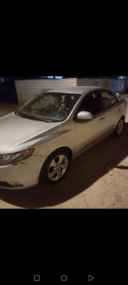 سلام عليكم سيارة ادوات كصة جنطة سيراتو 2009 فول مواصفات ما عدا الفتحة مكينة كير حدادية تبريد ثلج تتفئة سيارة فول شرط رقم بغداد السعر 42 وبيهة مجال العنوان بصرة الرقم ***********
