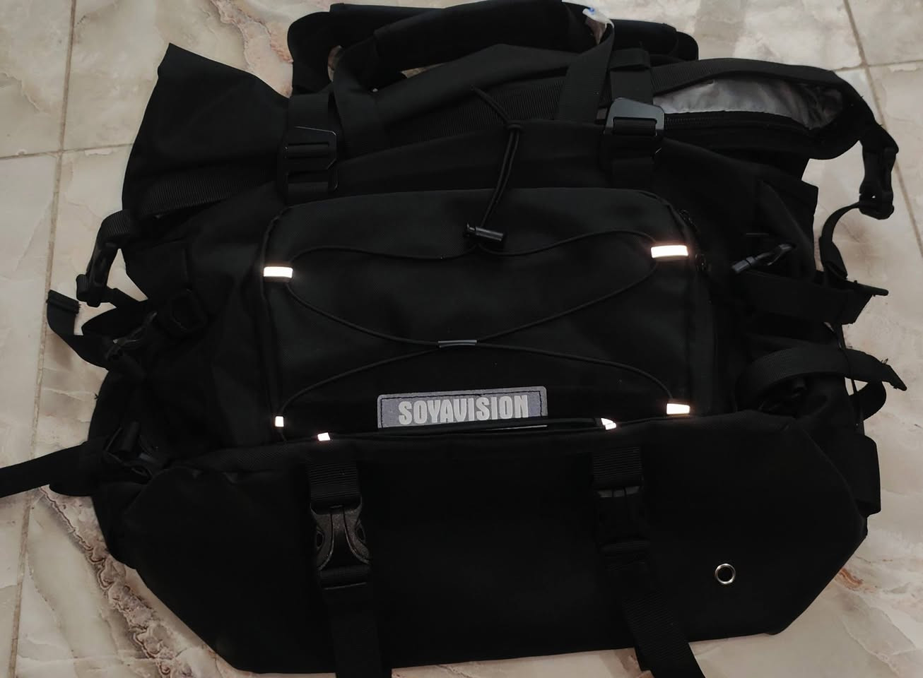 1- زوج حقائب لون اسود جدد ماركة SOYAVISION أصلية مصممه BMW R1200GS ADV وترهم على اغلب الدراجات مثل ما موضح سعر الزوج 100 الف قفل وسعر القطعه 60 الف . 
2- حقيبه واحده ماركة  Rhinowalk أصلية (جديدة) - لون زيتوني مميز السعر 65 الف. 
عنواني بغداد المدائن الورديه وتوصيل موجود 
***********
