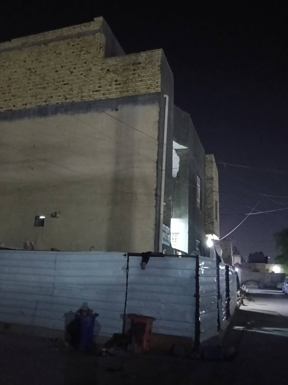 بيت البيع مساحه 100 متر بناء 3طوابق مطلوب سكان احي اريدو قرب سوك رقم موبايل  ‏‪0788 433 5135‬‏
