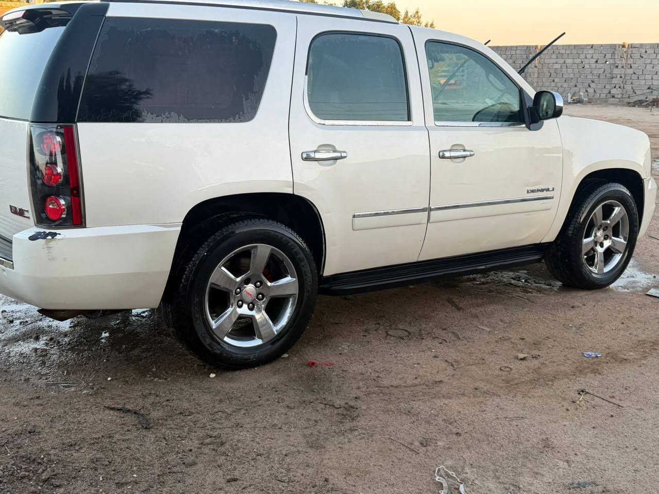 جمسي دنلي 2011رقم بغداد بسمي السياره فول مواصفات جاملق صبغ نصه ونص من الباب ***********
*********** الفارس, صلاح الدين
