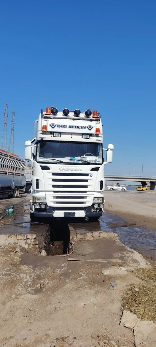 ألسلام عليكم سكانيا موديل 2008رقم سليمانيه جديد حجم 500 كير 900 3٪3 مربوطه راس وعربانه 4محاور حدادت بغداد الجرف تخم تاير راس وعربانه صار 15يوم شاتهن تخم
***********
