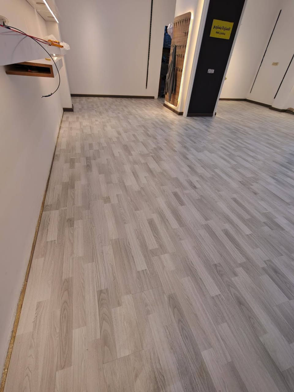 المواد تتكون من ..

18 لون متوفر

1 فوم ... ينفرش تحت الباركيه الخشبيه 5m

2 الباركي تركي درجه اولى يتوفر 16 لون. 8mالسمك

3 ازاره 10سم ارتفاعها

4 عتبه للبيابين والفواصل

5.اكسسوارات زوايا الاركان

 6.خار وبارد وسلكون 

لمتر المربع  الواحد  25 الف مع لعمل 

ضمان 15 سنه 
يشتغل على صبه على كاشي على شتايكر بورسلين
*********** 
بعدغداد وجميع لمحافضات
