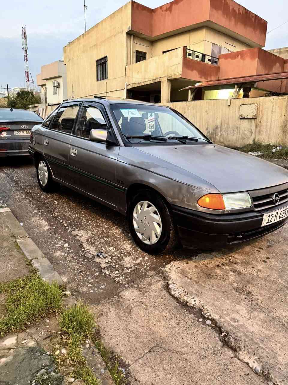 السلام عليكم
لبيع أوبل استر 

موديل ٩٢سيارة حجم ١٦

نضيفة معوزة شي 

كير ومحرك بشرط 

طخم كلو جديد 

تىدفة شالغة 

طخم تواير جديد 

السيارة باسمي اني الشرعي 

رقم جديد هزة جديدة سنوية ٢٠٣٠

شرط التحويل //// السعر ٤٧ وبيه مجال ل شراي 

***********

***********
