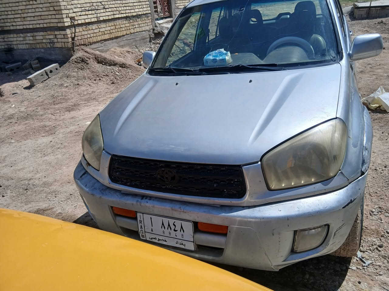 سيارة راف فور 2002 سيارة نظيفه مببدل بيها اي شي  بس بيها ضربات ضغار حيل دواخلهة نضيفة تبريد شغال خليجية مكينة نضيفة وكير نضيف اوتماتيك السيارة مكانها بغداد للإستفسار اكثر ***********
