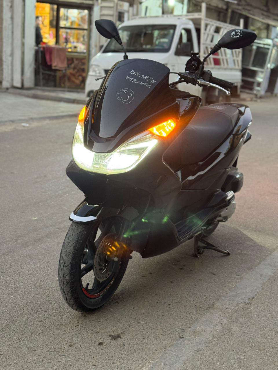 للبيع دراجه pcx  جيل ثاني ياباني الاصلي  نوع jf  مكينه 150 حساس حرف A نوزل خطين ستان كهربائي حساس ازدحام دراجه جديده  حساس شلعه معدل خير من الله دراجه تتعب تكول جديده مال جناي  مكان بغداد الكرخ السعر 13 ورقه وبيهه مجال والاستفسار  *********** بغداد, العراق
