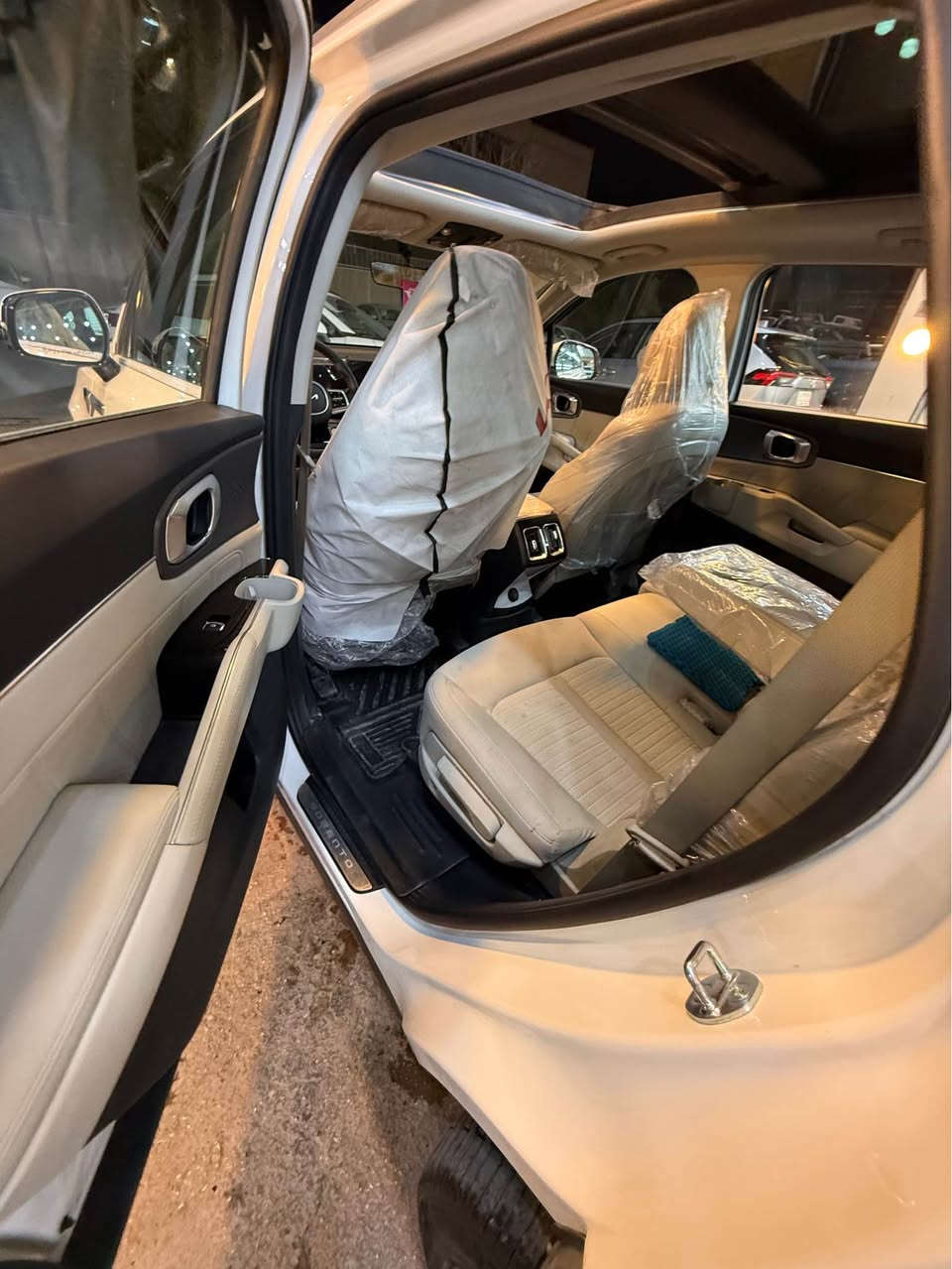 🌹🌹تحية طيبة🌹🌹
كيا سورنتو 2025 خليجي
ضمان دولية 
كفالة عامة من كلشي سونار مرفق
ماشية 13 الف كيلو 
بعد بيه تبديله دهن مجاني 
السيارة داخل الضمان 
نص فول 
بصمة / بانوراما / ويل 20 / جنطة كهرباء 
مكينة 4 سلندر 
لمعرفة السعر اكتب رقم 1 او اتصل 
***********
مكاني بغداد معارض الكريعات بغداد, العراق
